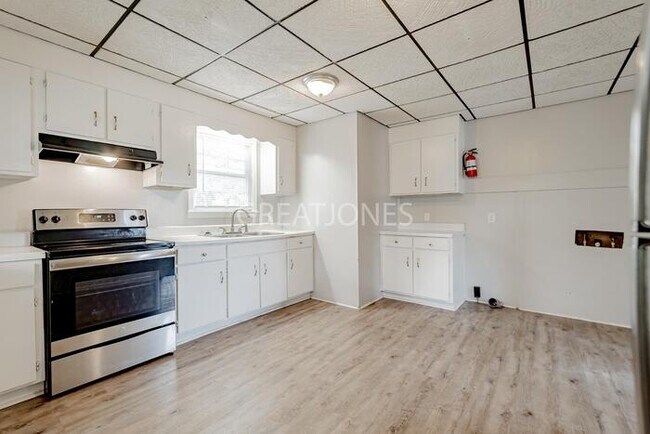 Building Photo - 219 Oak Ridge Ln