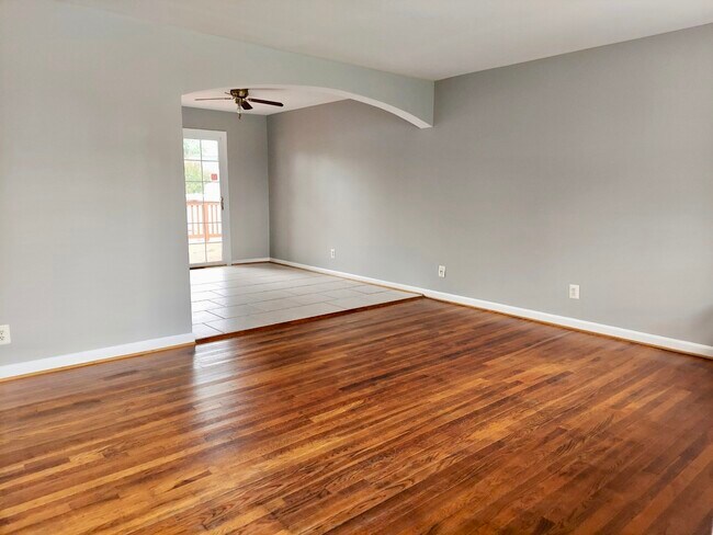 Building Photo - 1201 Cedarcliff Dr