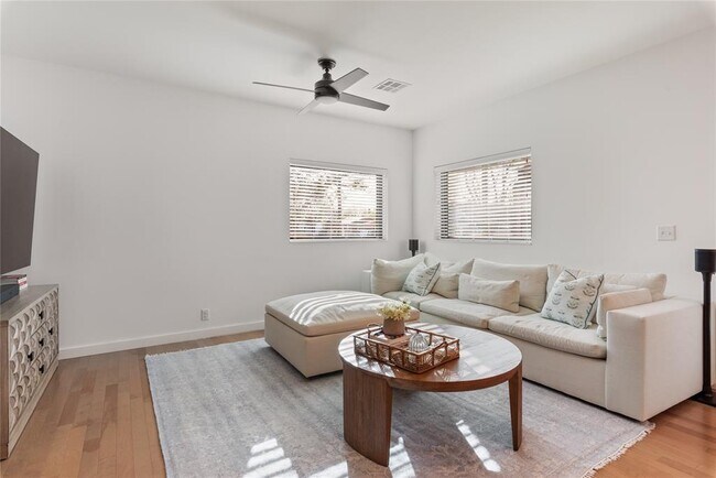 Foto del edificio - 2936 E 14th St