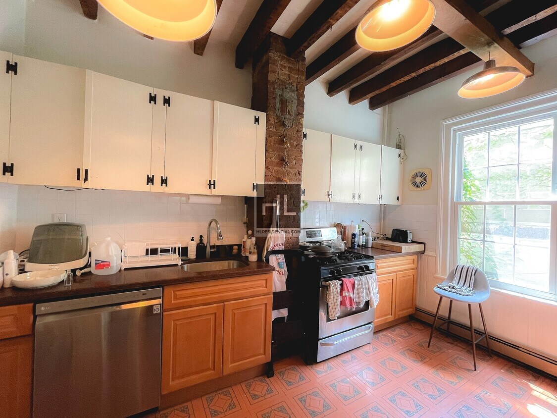 Foto principal - 5-28 50 AVENUE
