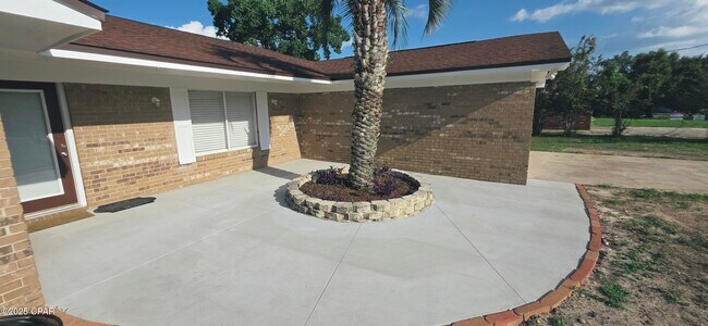 Foto del edificio - 619 Old Forest Way Rd