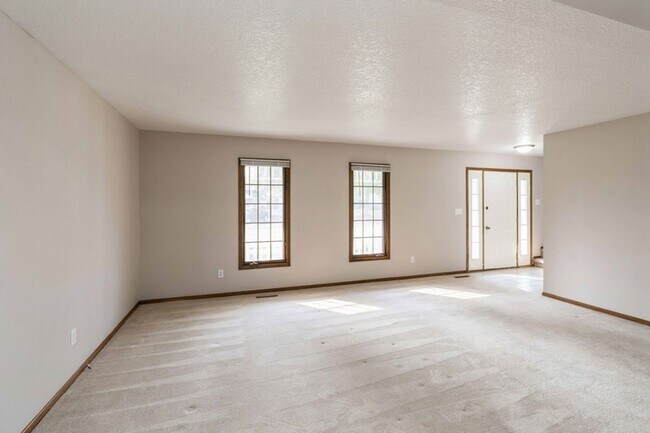 Foto del edificio - PRIVATE BACKYARD!! 4 Bedroom, 2.5 Bath Home in Urbandale