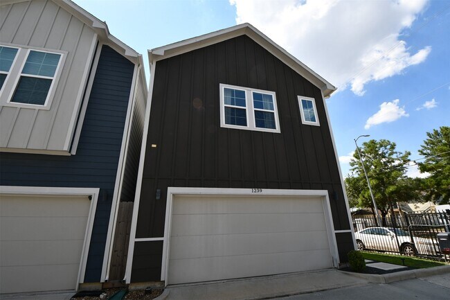 Building Photo - 1239 W Tidwell Rd