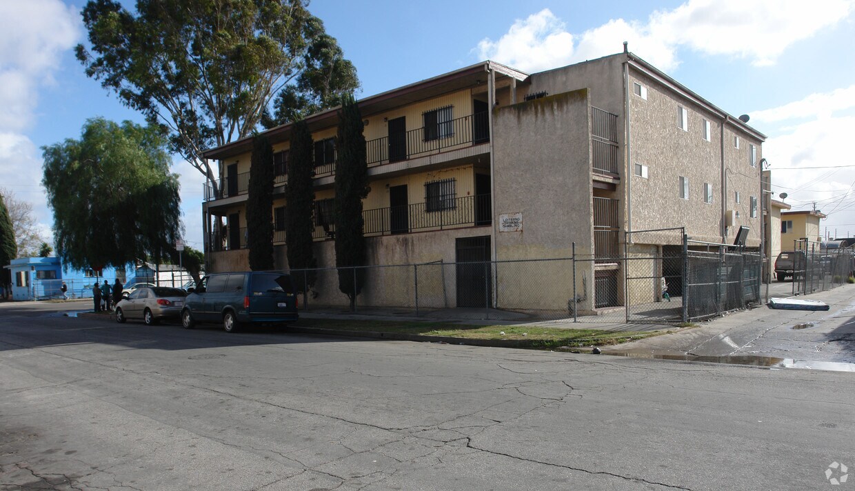 Foto del edificio - 6901-6905 S Main St