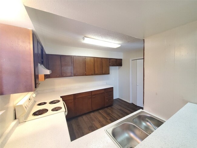 Building Photo - 6605 Park Pl Dr