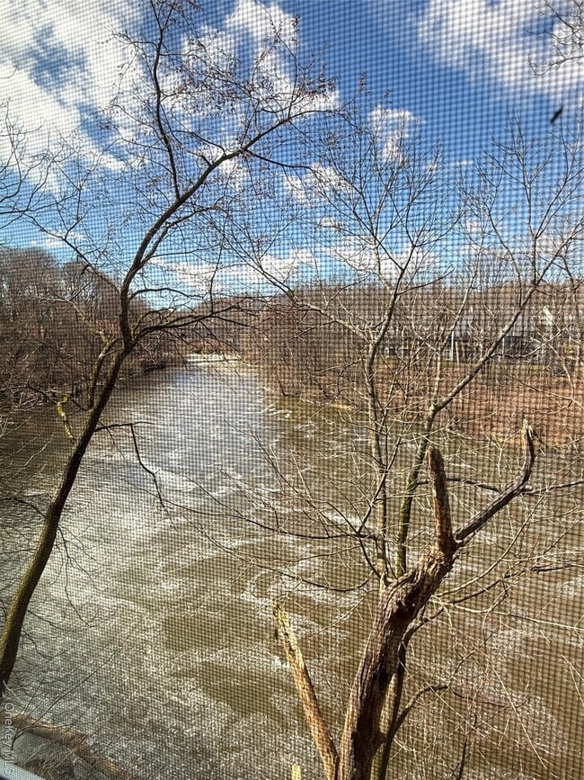 Building Photo - 33 Oak St