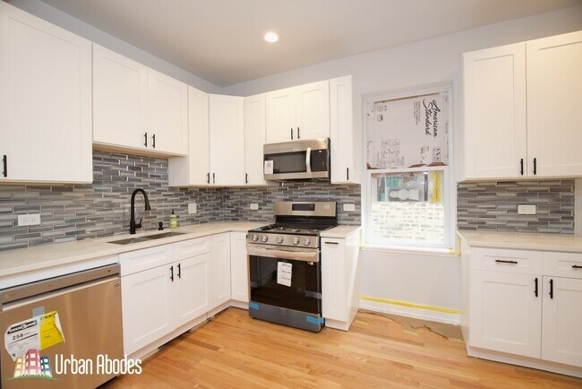 Foto del edificio - 4948 N Albany Ave