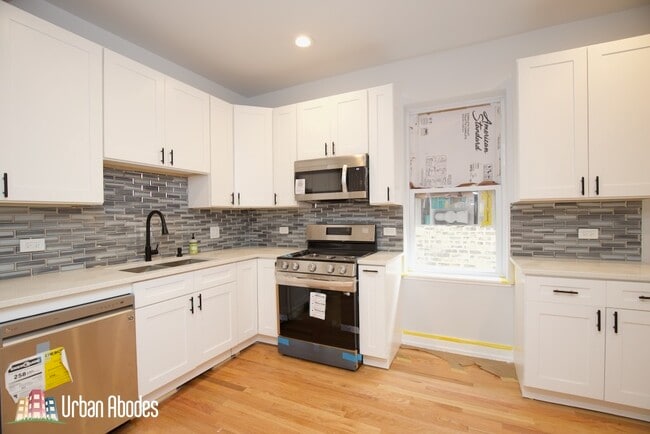 Building Photo - 4948 N Albany Ave