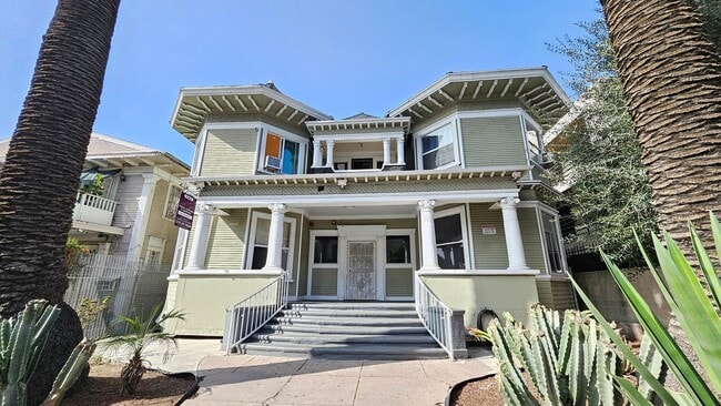 Building Photo - 743 S Burlington Ave