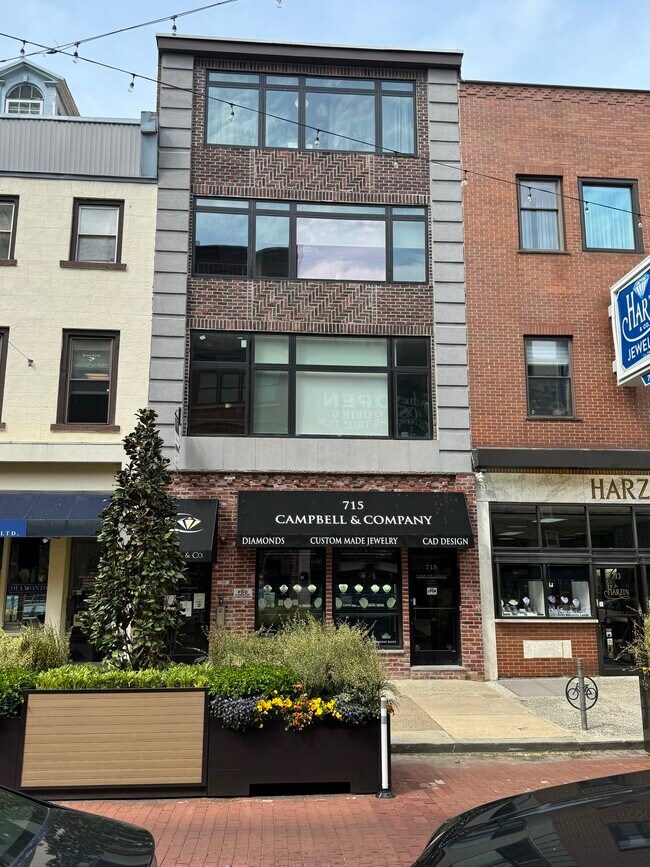 Building Photo - 715 Sansom St