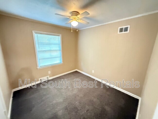 Foto del edificio - 3723 Alma Dr