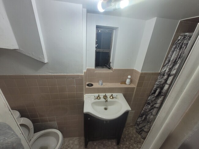 STAND UP SHOWER - 3259 Bruckner Blvd