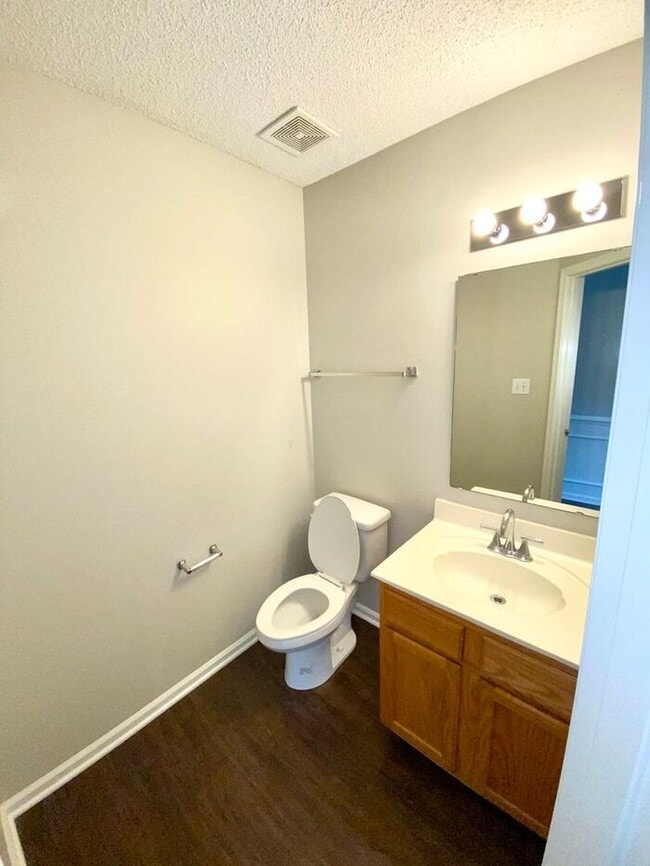 Foto del edificio - You can't miss this DEAL!