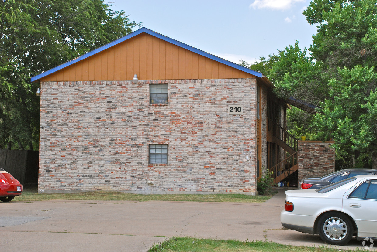 Foto principal - 210 Renfro St