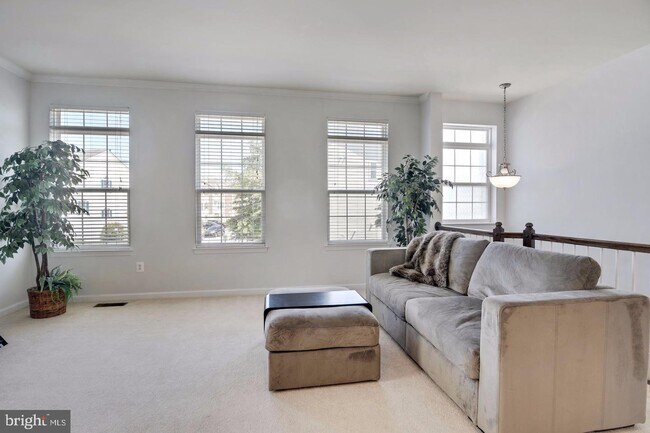 Building Photo - 7284 Mockingbird Cir