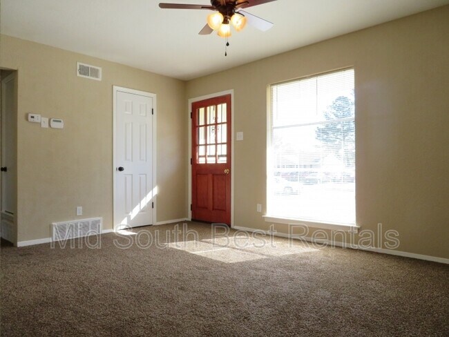 Building Photo - 4571 Spring Valley Dr