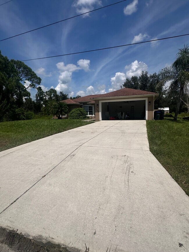 Foto del edificio - 7332 Muncey Rd