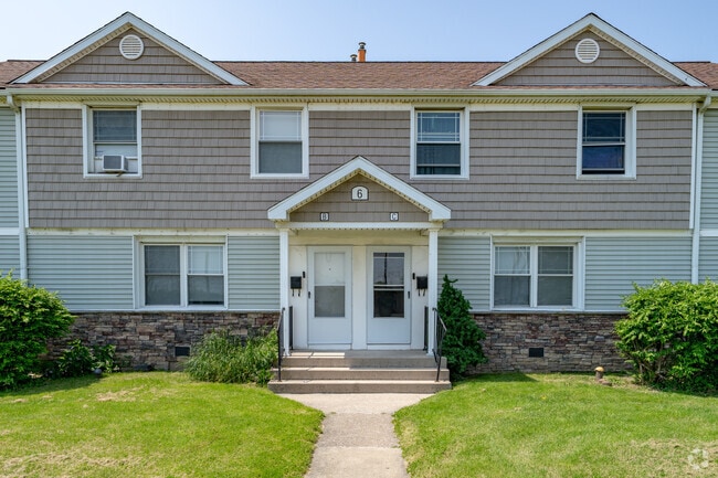 Building Photo - Packard Court
