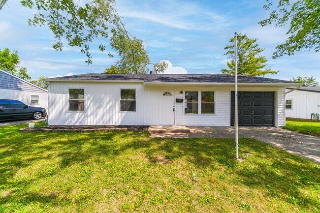 Foto del edificio - 490 Celina Rd