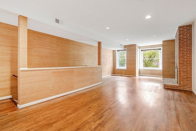 Foto del edificio - 127 11th St NE