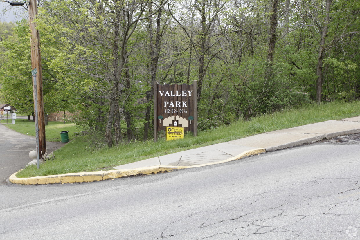 Building Photo - Valley Park