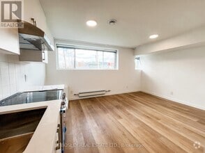 Building Photo - 2880-2880 Keele St