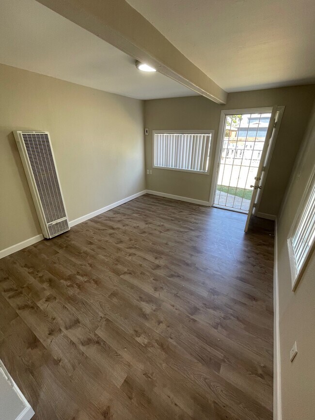 Foto del edificio - 562 Emory St