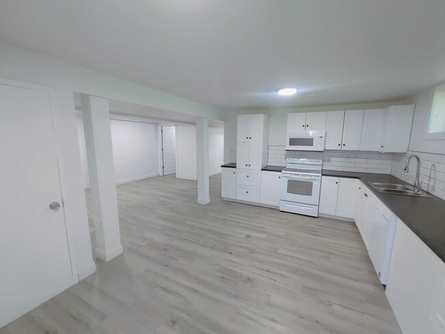 Building Photo - 52 Olive Crescent