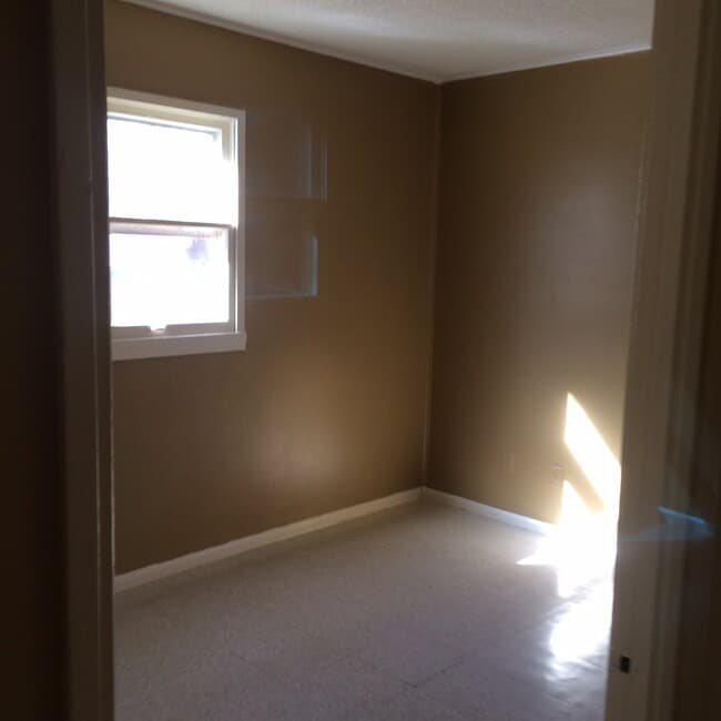 Building Photo - 2 Bedroom rental in Millington!