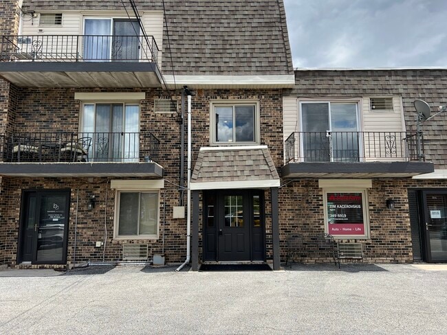 Building Photo - 14340 LaGrange Rd