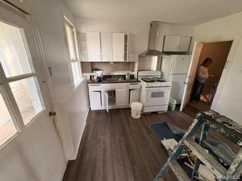 Building Photo - 82 William St