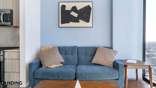 Building Photo - 513 S Damen Ave