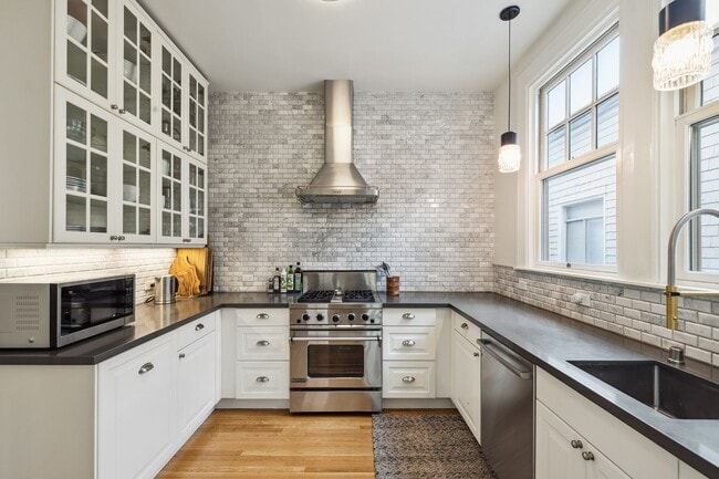 Building Photo - 4Bd/2Ba Edwardian in Presidio Heights