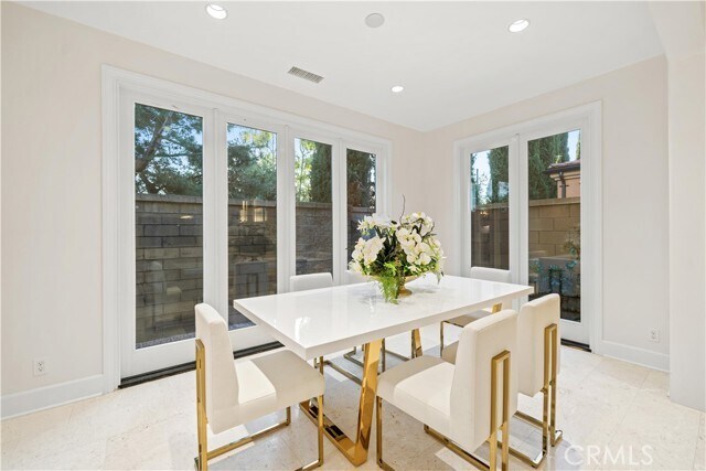 Building Photo - 102 Crimson Oak