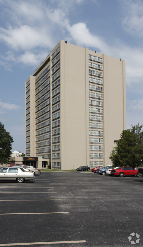 Primary Photo - Metro Center Teachers' Apartments