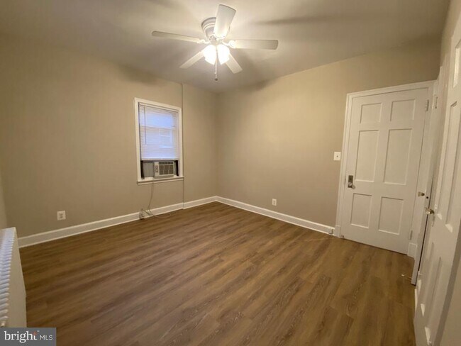 Foto del edificio - 8505 Flower Ave