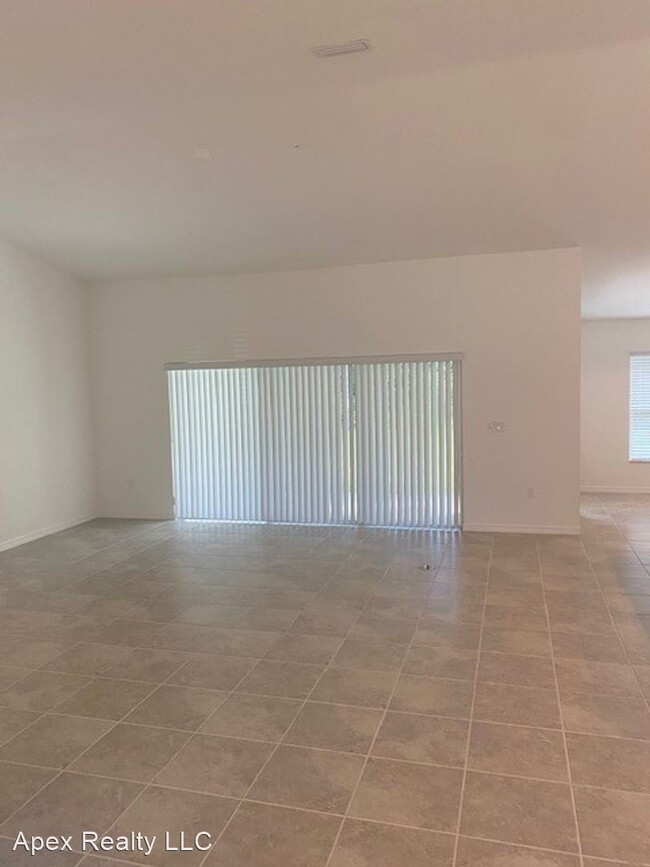 Building Photo - 4 br, 2 bath House - 53 Kashmir Tr.