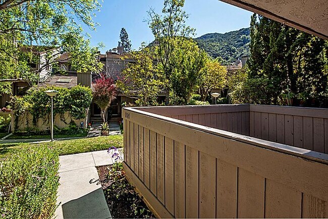 Building Photo - 1317 Palisades Dr
