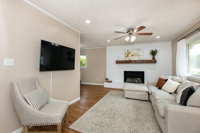 Foto del edificio - 3BR/2BA Home with Detached Garage – Fletcher, NC