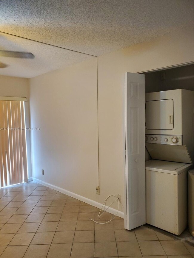 Building Photo - 2661 Riverside Dr