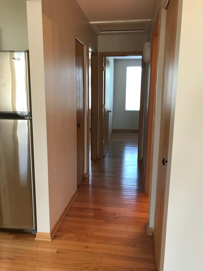 Building Photo - 618 Four Seasons Blvd