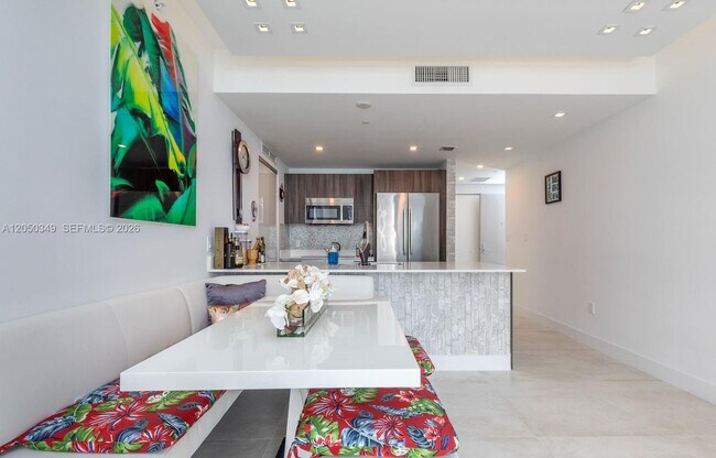 Foto del edificio - 488 NE 18th St