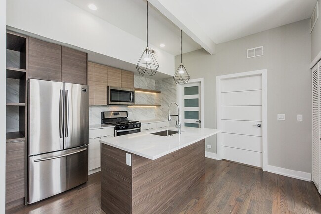 Foto del edificio - 2450 W Chicago Ave