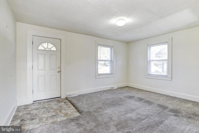 Building Photo - 15 Ritters Ln