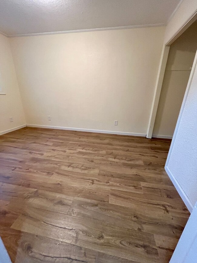 Foto del edificio - 355 Willits St