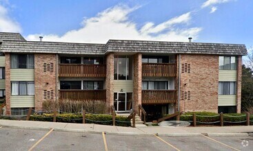 Building Photo - 2140 Pauline Blvd