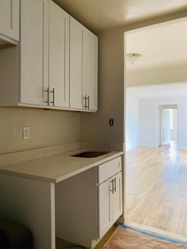 Building Photo - 105-37 65th Ave