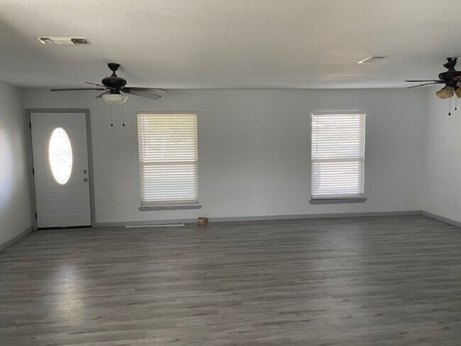 Foto del edificio - Charming 3,2 Move in Ready - Springtown ISD