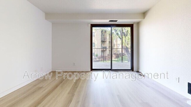 Building Photo - 207 E Arbor Ave