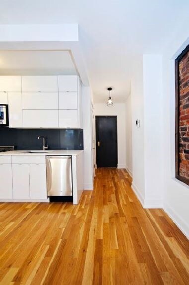 Foto del edificio - 332 E 6th St